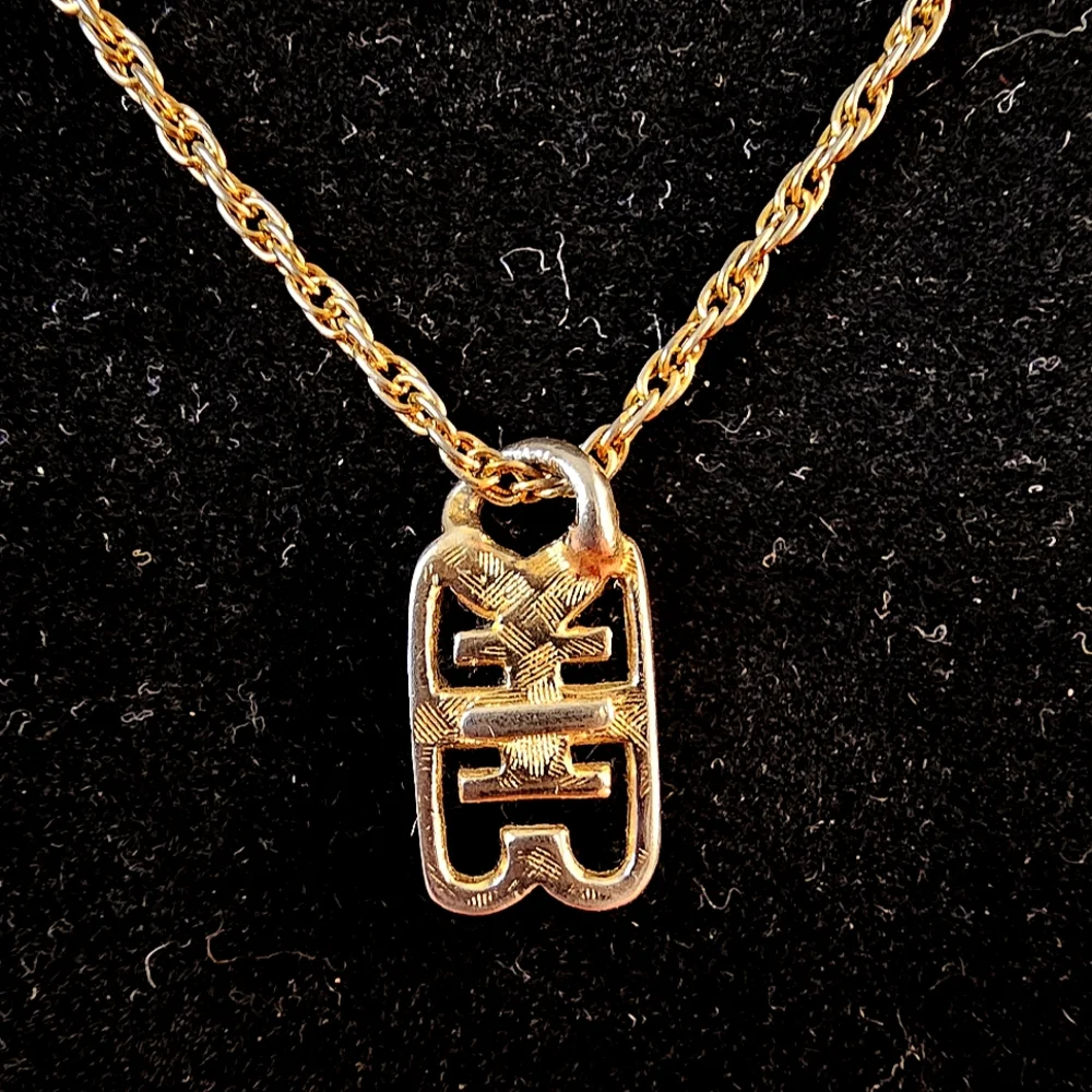 ✨️Givenchy 4G Logo Pendant Vintage Gold Tone Rope Chain Necklace✨️